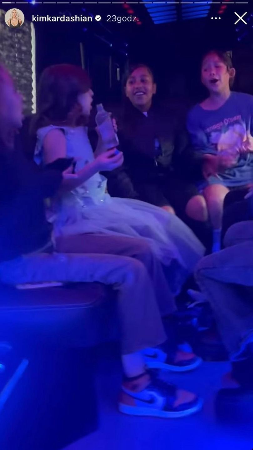 Córka Kim Kardashian pojawiła się na scenie z Katy Perry