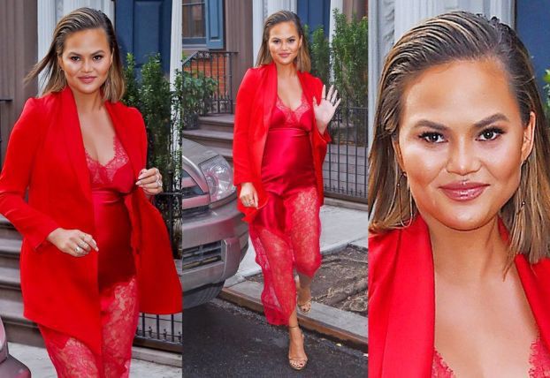 Ciężarna Chrissy Teigen w halce za 7 tysięcy