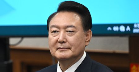 Zarzucono mu zamach stanu. Były prezydent Korei Płd. skazany