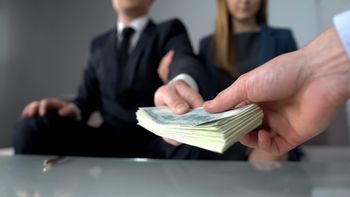 Piramida finansowa - jak działa i jak ją rozpoznać?