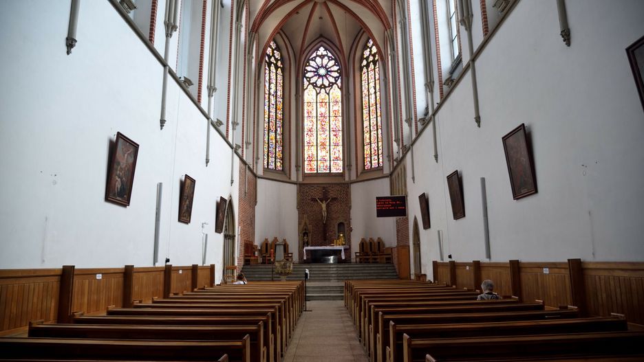 Polska BaMa
Fot. Bartlomiej Magierowski/EastNews. Wroclaw 11.06.2021. Zmiana limitu wiernych w kosciele od 10 czerwca 2021 roku. N/z: wnetrze Kosciola Sw. Wojciecha.
Bartlomiej Magierowski