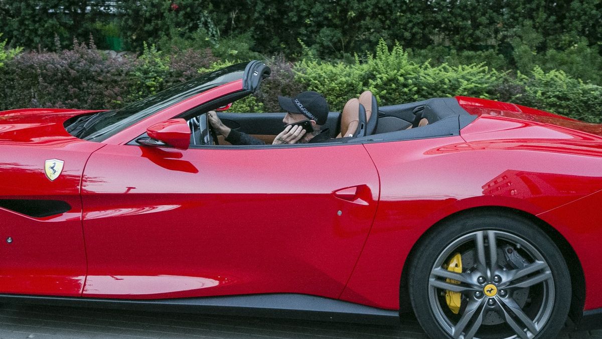 Patryk Vega w Ferrari Portofino (fot. Paweł Dąbrowski/Agencja SE/East News)