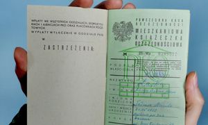 Zalega w wielu domach. Tyle jest dziś wart dokument z PRL-u