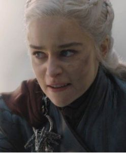 Emilia Clarke, Matka Smoków z "Gry o tron", nazwana "niską i przysadzistą". Szef australijskiej telewizji podpadł gwieździe