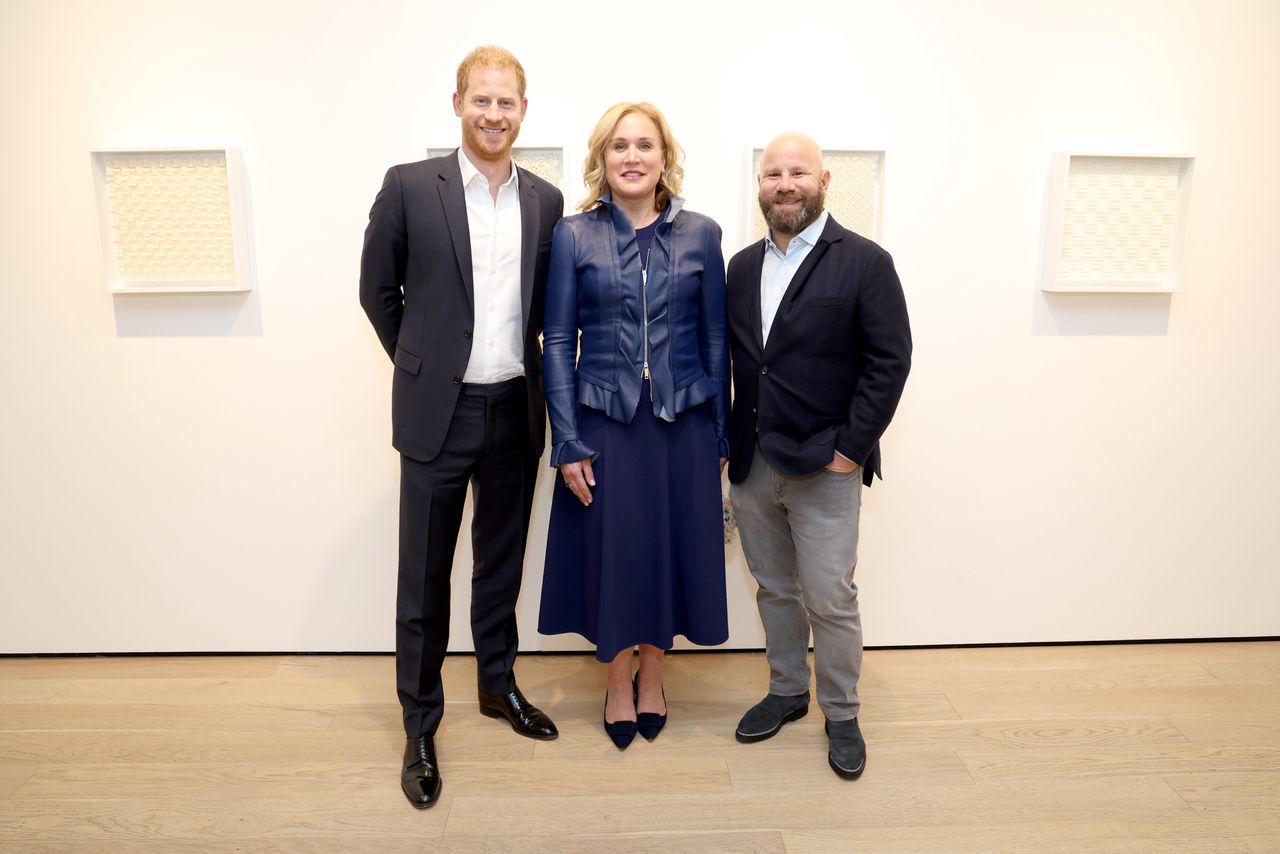 NEW YORK, NEW YORK - DECEMBER 04: Sentebale Co-Founding Patron Prince Harry, The Duke of Sussex with Leslie Arker and Alex Arker at 'Friend': A Survey of Op Art and Minimalism by Ki Smith Gallery in support of Sentebale.  The evening celebrated the exhibit that features a collection of works by pioneers of Minimalism and Op Art alongside contemporary artists which will open to the public at the New York City-based gallery on December 14. Sentebale works with children and young people in Southern African on sustainable solutions for health, wealth creation and climate resilience. (Photo by Kevin Mazur/Getty Images for Ki Smith Gallery & Sentebale)