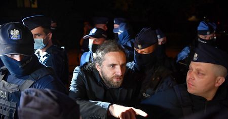 Dobromir Sośnierz zaatakowany przed Sejmem. Komentarz Radosława Sikorskiego