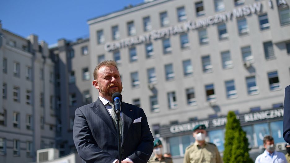 Warszawam 02.06.2020. Koronawirus w Polsce. Minister zdrowia Łukasz Szumowski podczas konferencji prasowej przed szpitalem MSWiA przy ulicy Wołoskiej w Warszawie, 2 bm. (aldg) PAP/Marcin Obara