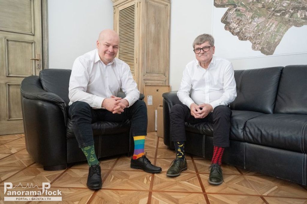 Kolorowe skarpetki samorządowców - galeria skarpetek nie do pary!