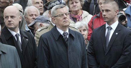 Nałęcz apeluje ws. Ziobry. "Najpierw zdrowie, potem polityka"
