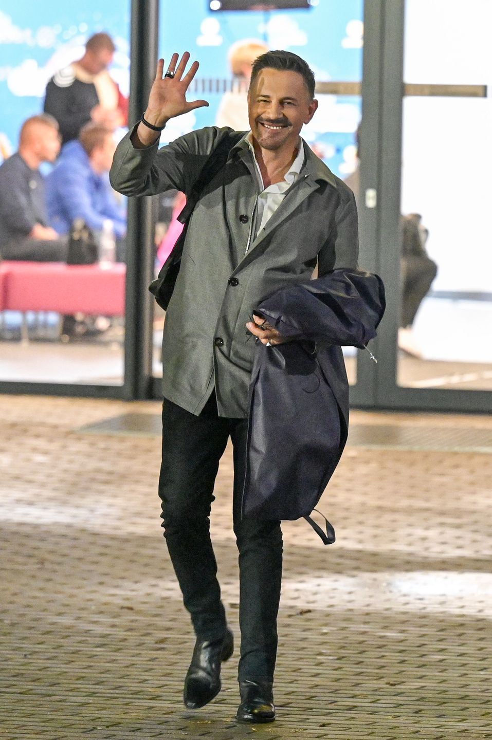 Gwiazdy pospiesznie opuszczają studio "TzG"