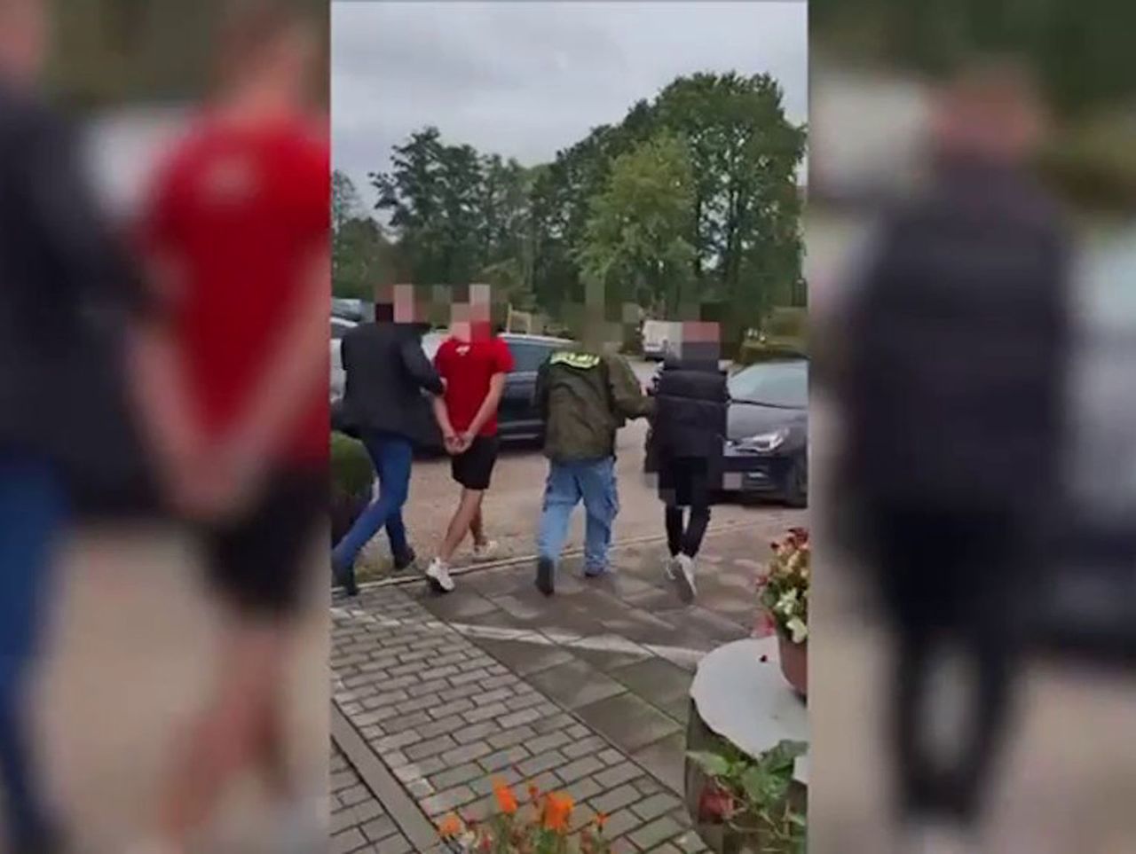 Piaseczno: Policjanci rozbili szajkę włamywaczy. Znaleźli w ich mieszkaniu sporo sprzętu i narkotyki