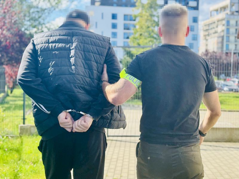 Słupsk: Kryminalni zatrzymali złodziei aut. Mienie odzyskane