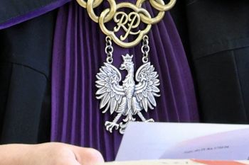 Matka włożyła synowi dyktafon do spodni. Teraz stanie przed sądem