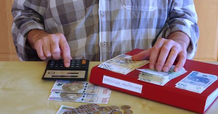 Czy Polacy uważają, że emerytura zapewni im godne życie? Raport IBRiS