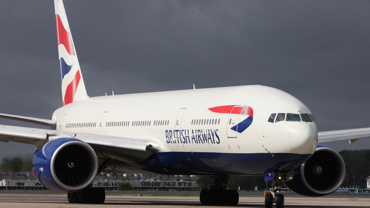 Podróżni byli przez dwie godziny uwięzieni w samolocie