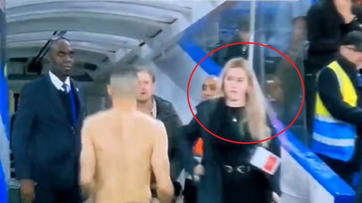 Mateo Kovacić zbiegający do szatni po meczu z Manchesterem Utd