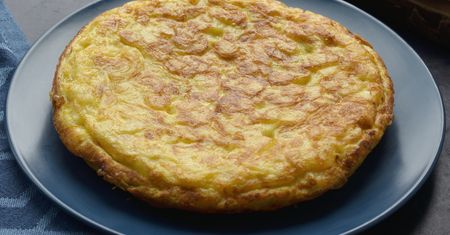 Omlet grzybek puszysty i mięciutki jak obłoczek. Taki w dzieciństwie robiła nam babcia