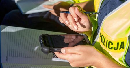 Kraków. Zatrzymano go za brak dowodu osobistego. Wystawił policji ocenę w sieci