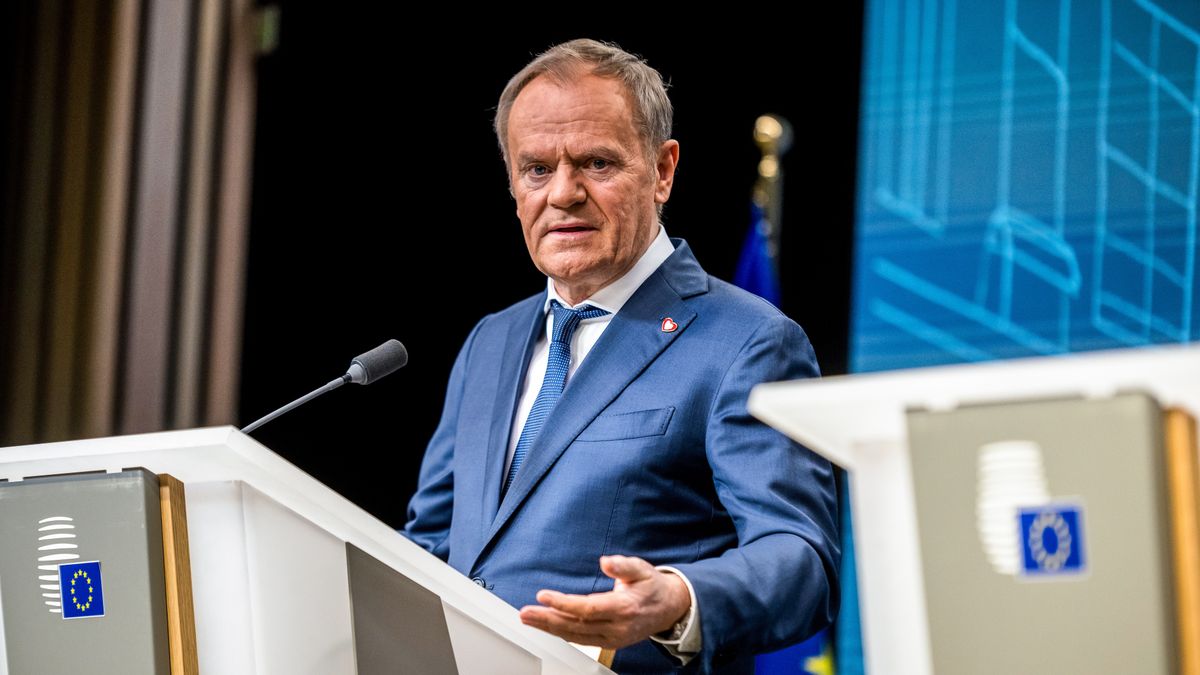 Bruksela, Belgia, 03.02.2025. Przewodnictwo Polski w Radzie UE. Premier Donald Tusk podczas konferencji prasowej po nieformalnym spotkaniu przywódców Unii Europejskiej w Brukseli, 3 bm. Głównymi tematami rozmów polityków było: wzmocnienie europejskich zdolności obronnych, finansowanie inicjatyw związanych z bezpieczeństwem oraz pogłębianie współpracy z NATO i partnerami spoza UE. (amb) PAP/Wiktor Dąbkowski