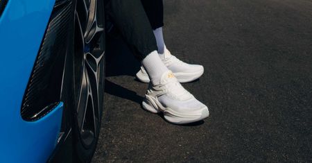 McLaren zrobił... buty. W podeszwie mają azot i włókno węglowe