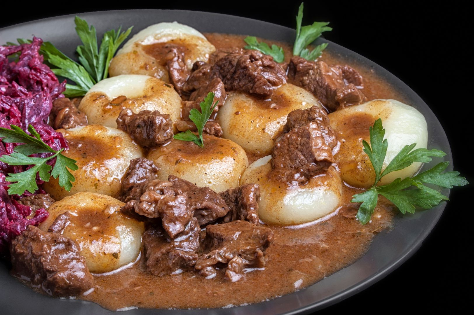 Nic tak dobrze nie smakuje jak gulasz z miękkim i kruchym mięsem