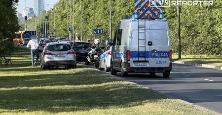 Warszawa: Radiowóz policji, ITD i "skarbówka" zderzyły się na skrzyżowaniu. Wszyscy byli na służbie