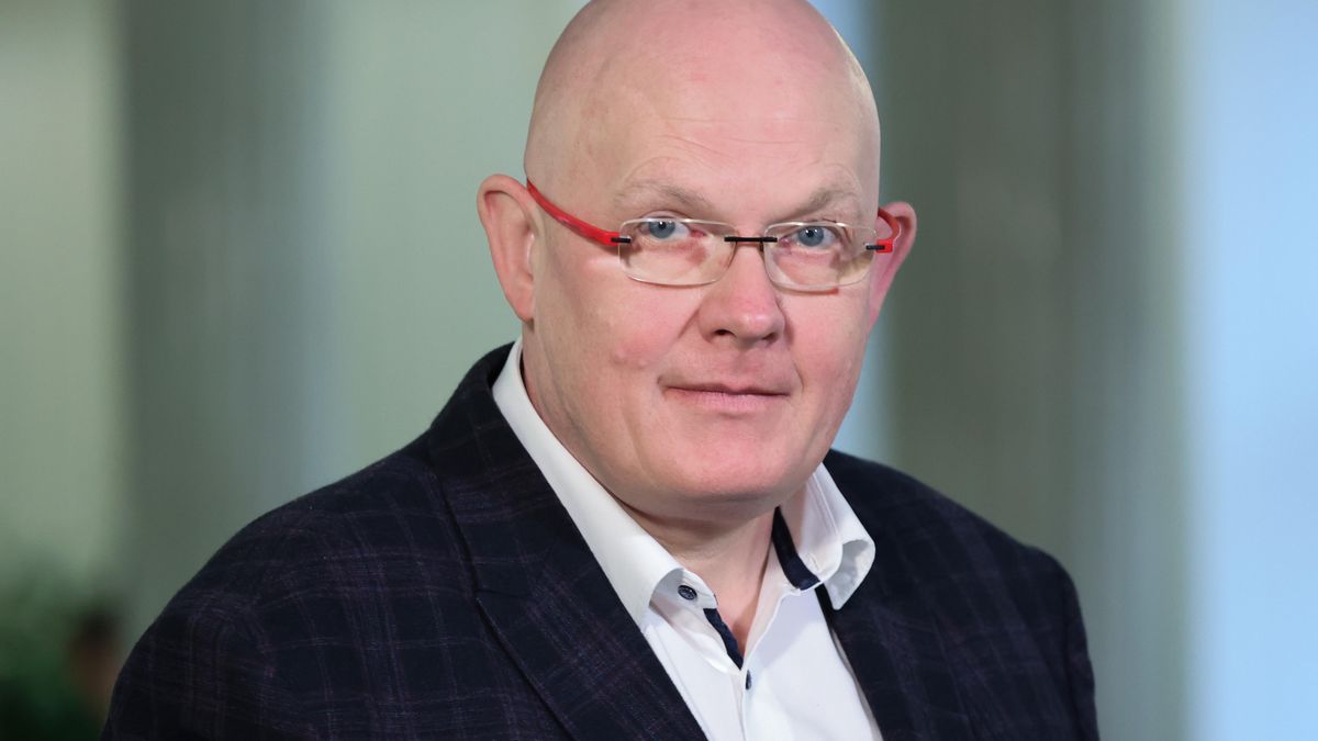 Michał Gramatyka
Warszawa, 23.01.2026. Poseł Polski 2050 Michał Gramatyka rozmawia z mediami na korytarzu Sejmu, 23 bm. Trwa posiedzenie Sejmu. W harmonogramie obrad znalazło się m.in. pierwsze czytanie dwóch projektów ustaw ws. zakazu sprzedaży alkoholu, a także drugie czytanie rządowego projektu nowelizacji ustawy o Krajowej Radzie Sądownictwa. (amb) PAP/Albert Zawada
Albert Zawada
10 10. X kadencja kadencji, kuluary Sejmu, obrady, obrady Sejmu, polityk, polityka, portret, posiedzenie, sejm, sejmu