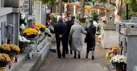 Nie mogą pochować swoich bliskich na cmentarzu. Winny jest proboszcz