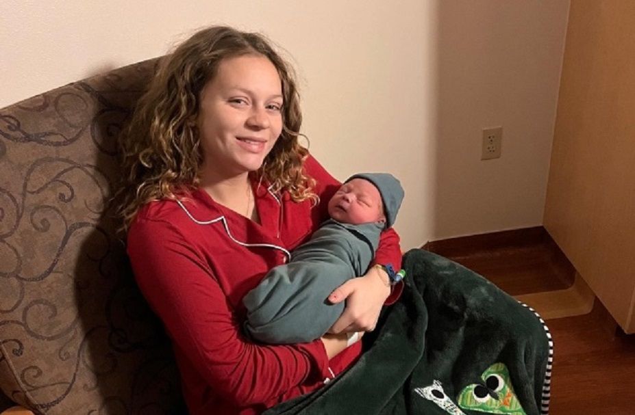 Mama pokazała, co trzymał jej synek po porodzie