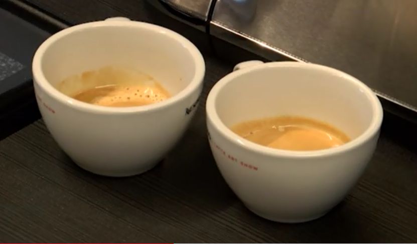 Możesz zrobić kawę jak bariści. Oto ich sekrety (WIDEO)