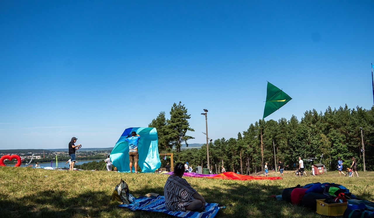 Uczestnicy III Festiwalu Latawców w Chodzieży