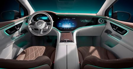 Mercedes EQE SUV odsłania wnętrze. Można się było tego spodziewać