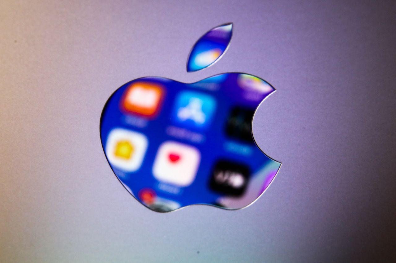 Aplikacje na iPhone'y będą droższe, ale i tańsze (Jakub Porzycki/NurPhoto via Getty Images)