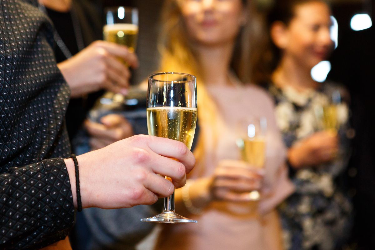 Alkohol nie powinien być spożywany z tymi produktami. To grozi katastrofą!