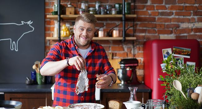 Tomasz Jakubiak dołącza do Food Network. Poprowadzi program „Sztuka mięsa”