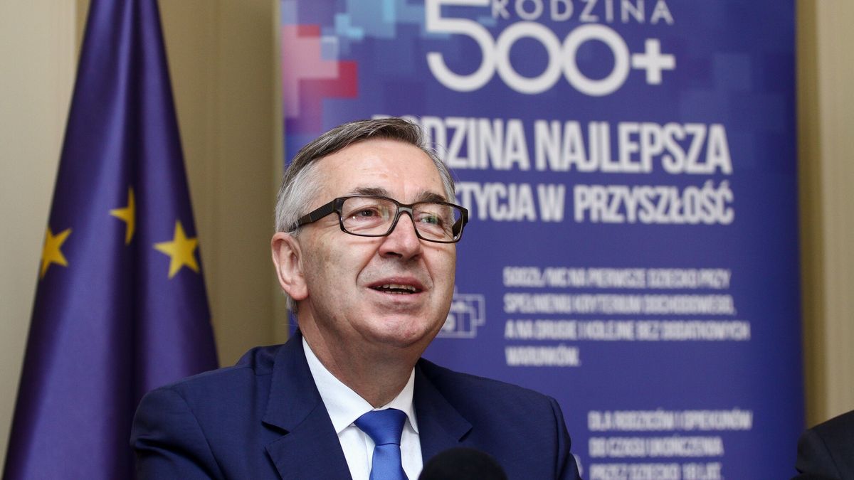 Konferencja prasowa wiceministra Stanis?awa Szweda
11.04.2017 Olsztyn Urzad Wojewodzki Konferencja prasowa z udzialem sekretarza stanu w Ministerstwie Rodziny, Pracy i Polityki Spolecznej Stanislawa Szweda nt. podsumowanie Rzadowego Programu 500 Plus oraz zmiany w prawie pracy N/z Stanislaw Szwed fot. Artur Szczepanski/REPORTER
Artur Szczepanski/REPORTER