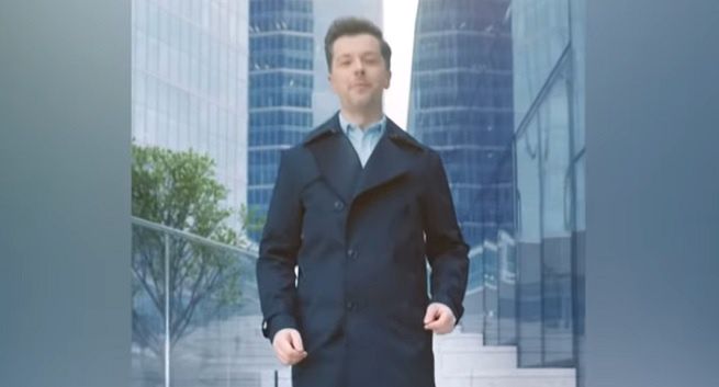 Radosław Kotarski reklamuje pożyczkę w aplikacji mobilnej Banku Millennium