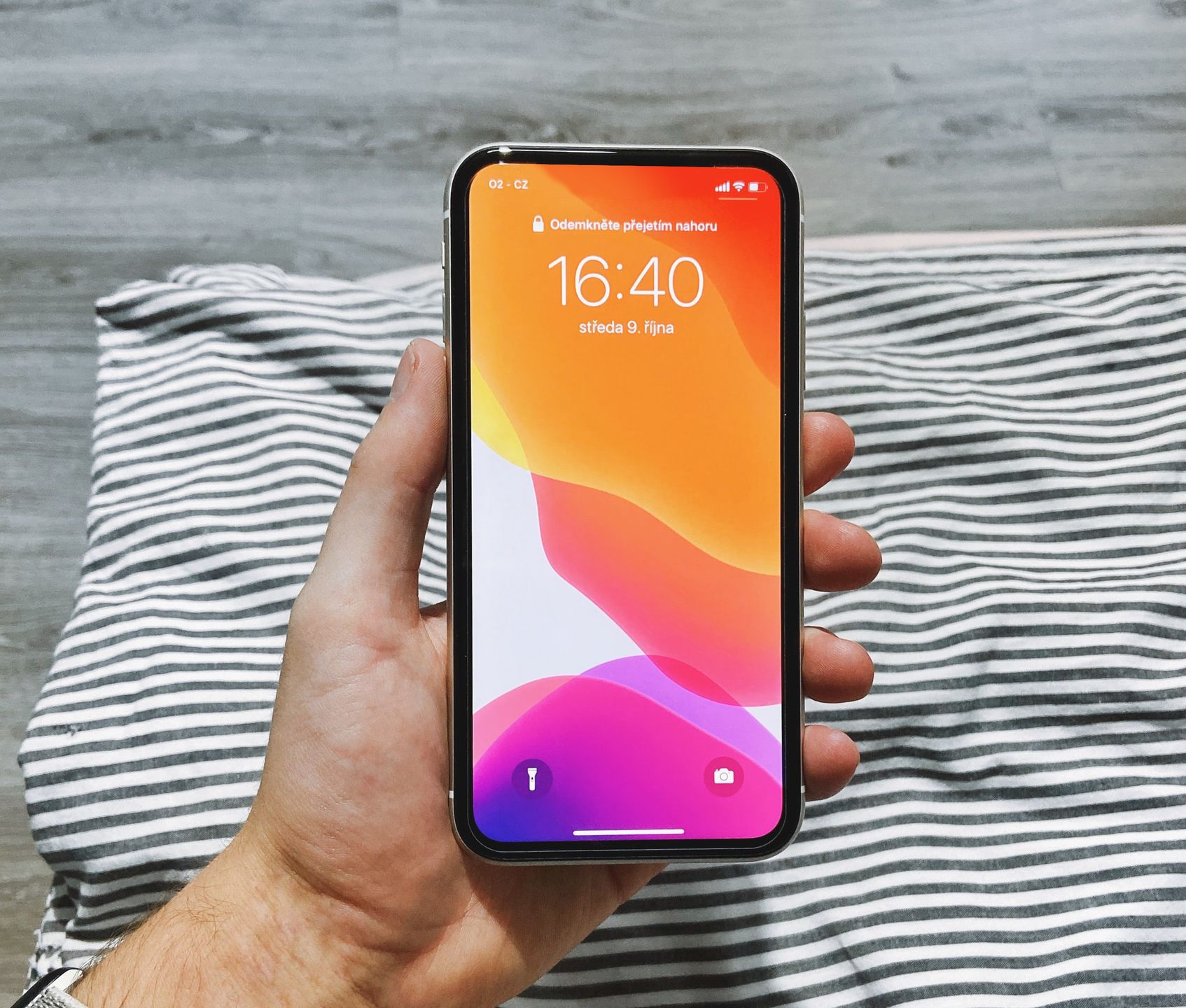 iPhone 12 Pro bez wcięcia? Tak sugeruje kod iOS 14 1