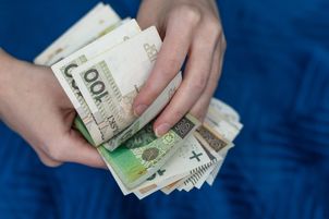 Średnia krajowa to 9500 złotych?