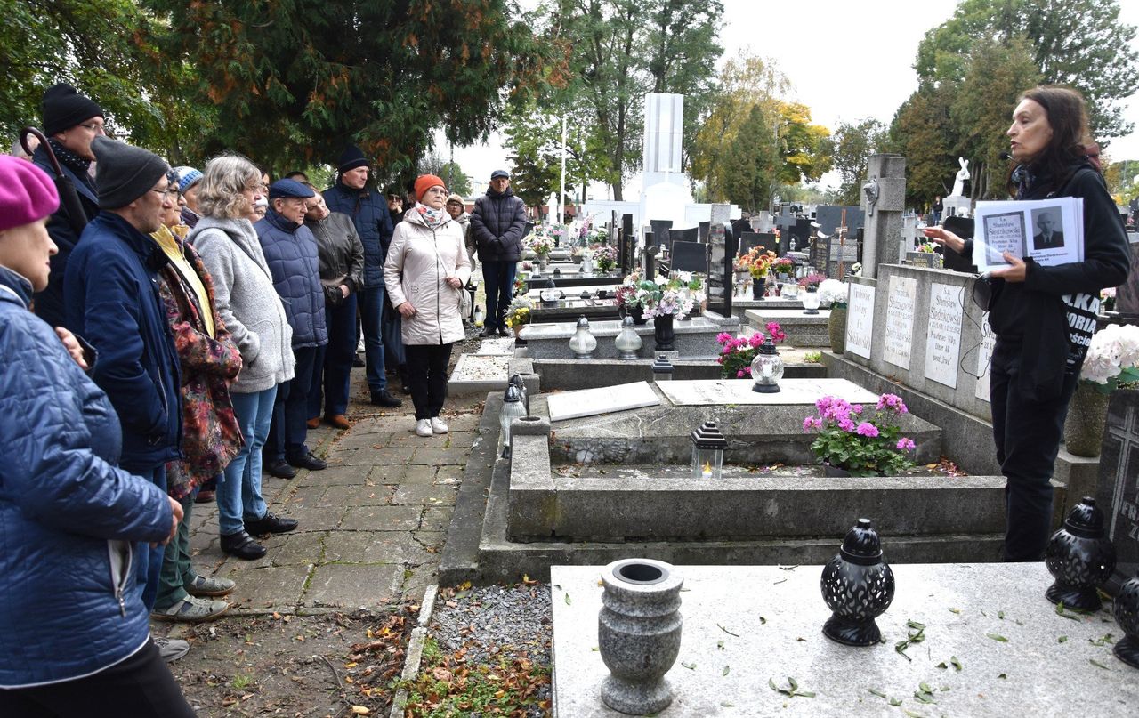 Szubin: "Szubińskie Powązki". Na cmentarzu przy ul. Nakielskiej uczyć się można historii Polski