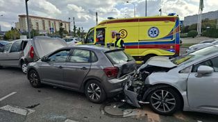 Łódź: Wypadek na rondzie Inwalidów. System Red Light zaprząta uwagę kierowców i wbrew oczekiwaniom robi się... niebezpiecznie