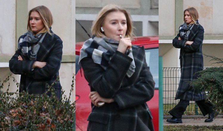 Kinga Rusin pali papieroska