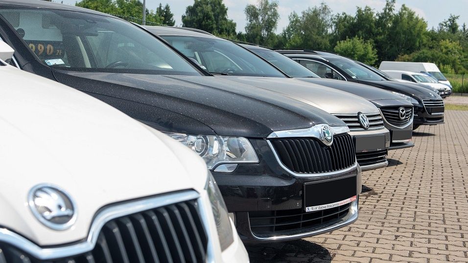 W Polsce przybyło znacznie mniej pojazdów niż rok temu o tej samej porze. Wszystko przez koronawirusa