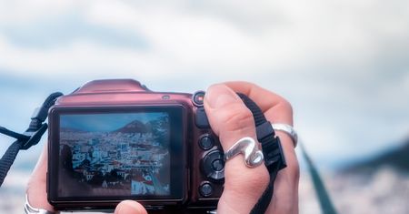 Kompaktowe aparaty cyfrowe wracają do łask? Coraz większe zainteresowanie miłośników fotografowania