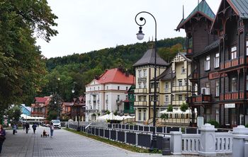 Początek wakacji w Krynicy-Zdroju. Na deptaku prawdziwe tłumy