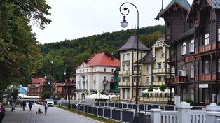 Początek wakacji w Krynicy-Zdroju. Na deptaku prawdziwe tłumy
