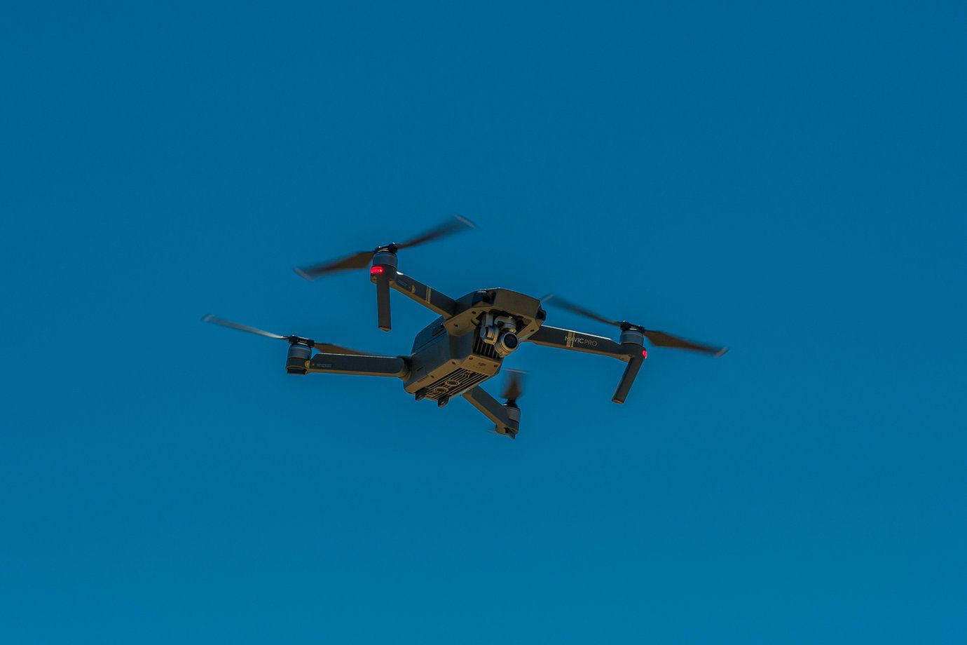 Czy drony DJI to narzędzia szpiegowskie XXI wieku? Poważne zarzuty wobec chińskiej firmy 3