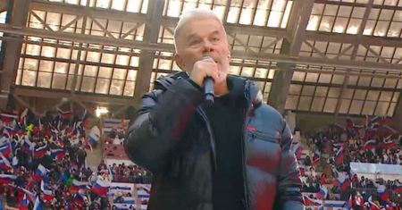 Ulubieniec Kremla wystąpił w takiej kurtce. Udawał, że jest tańsza