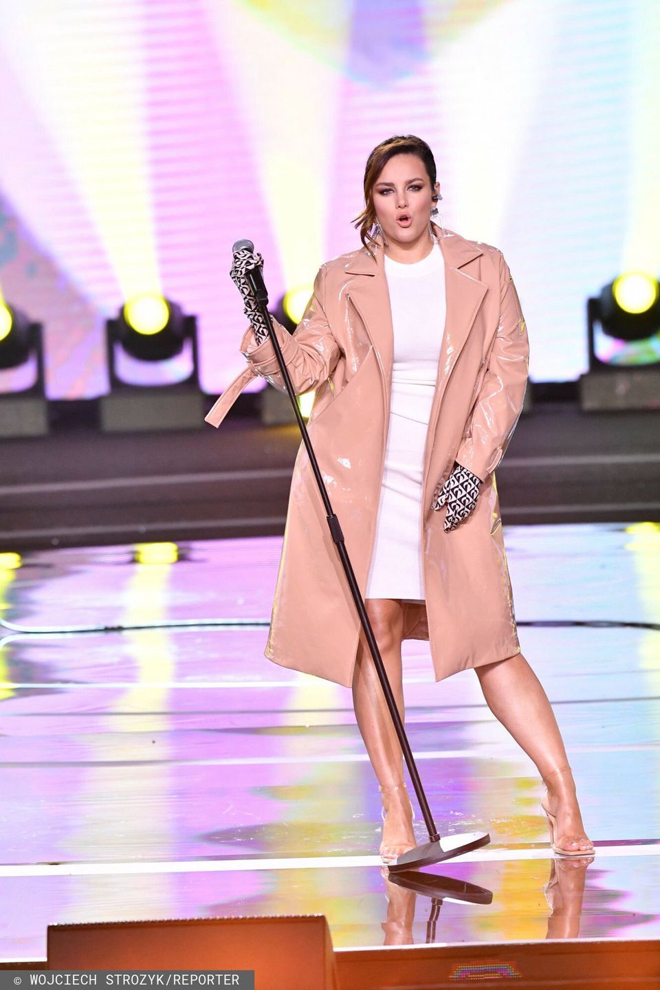 Ewa Farna w Sopocie śpiewa "Ciało"