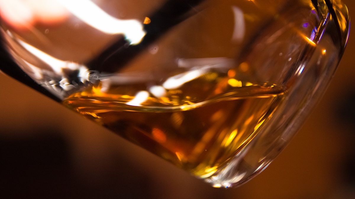 Od stycznia do listopada 2020 r. sprzedaż mocnych trunków wzrosła 